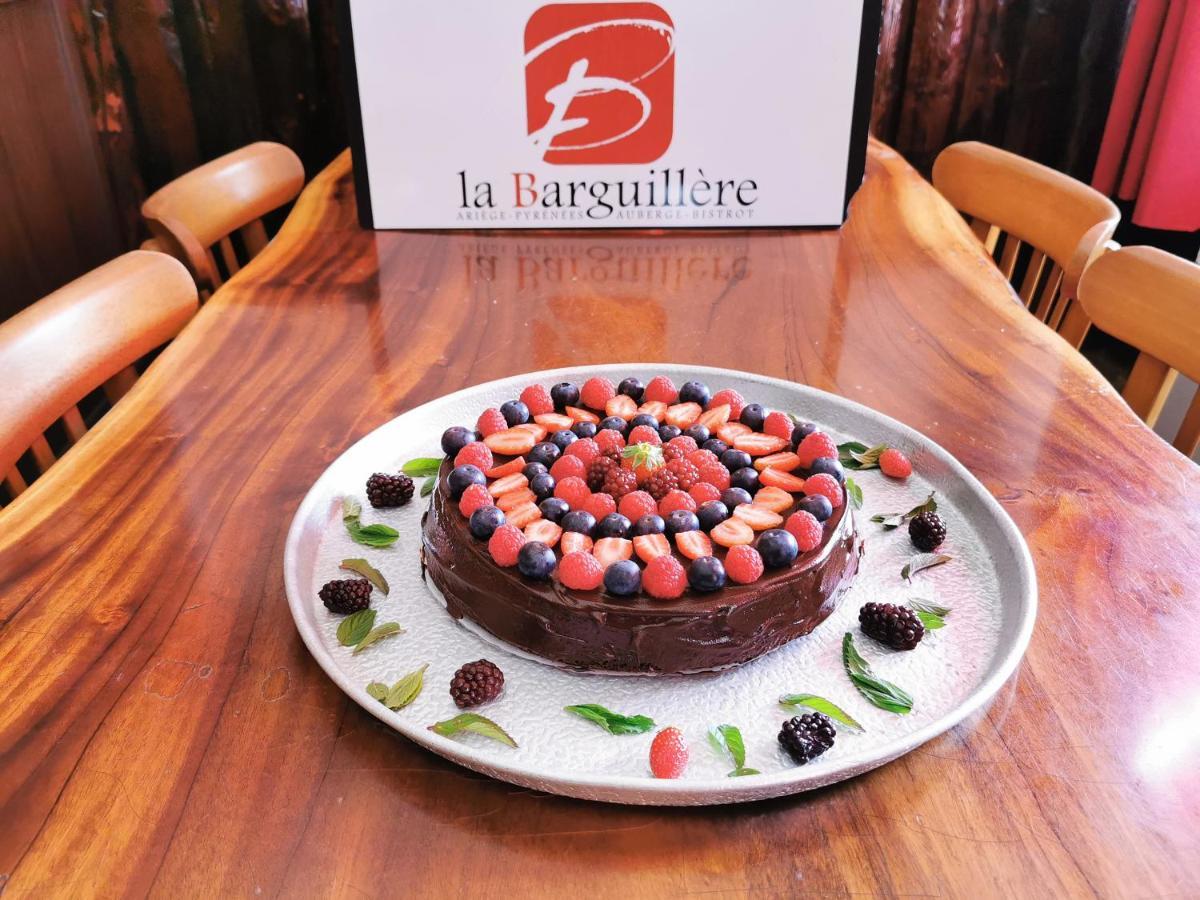 Logis Hotel Restaurant La Barguillere Saint-Pierre-de-Rivière Exteriör bild