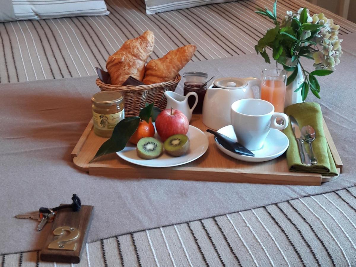 Logis Hotel Restaurant La Barguillere Saint-Pierre-de-Rivière Exteriör bild