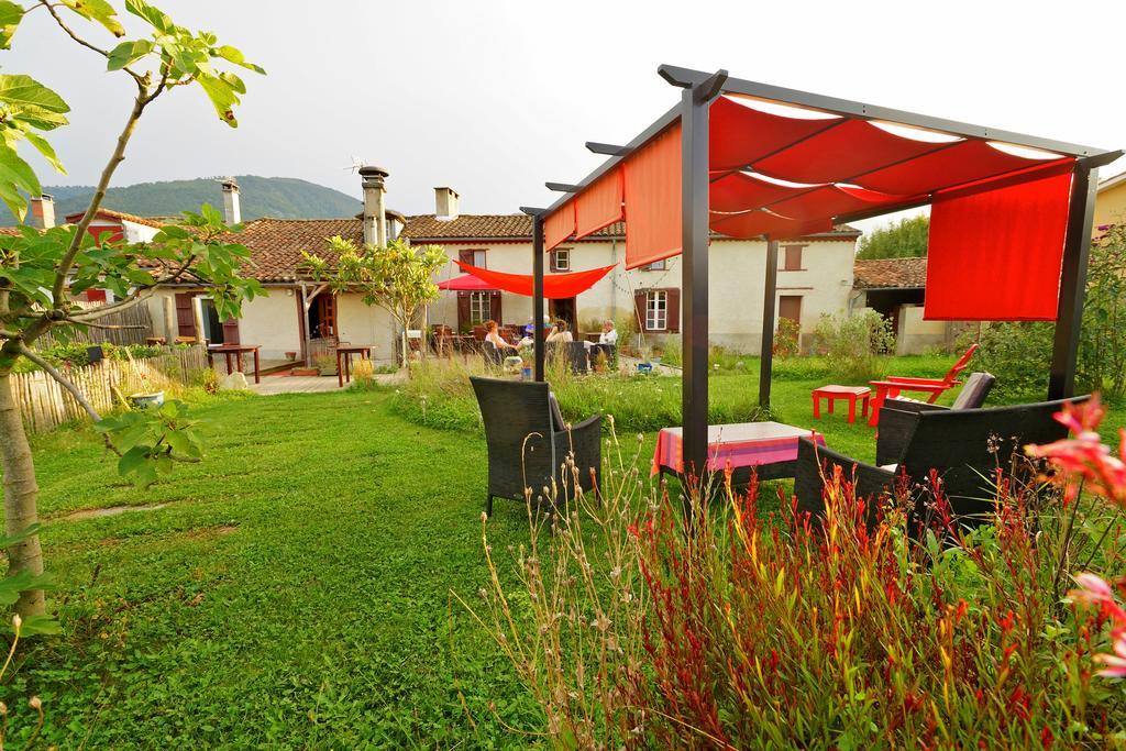 Logis Hotel Restaurant La Barguillere Saint-Pierre-de-Rivière Exteriör bild