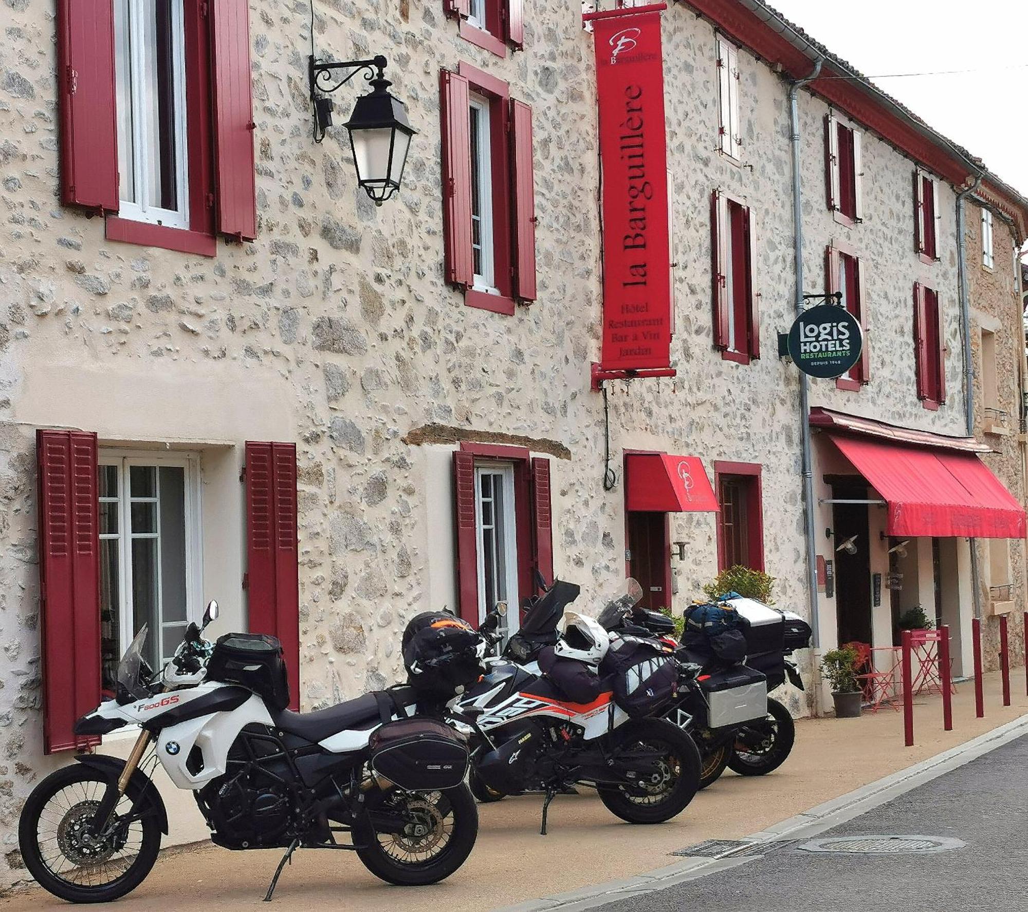 Logis Hotel Restaurant La Barguillere Saint-Pierre-de-Rivière Exteriör bild