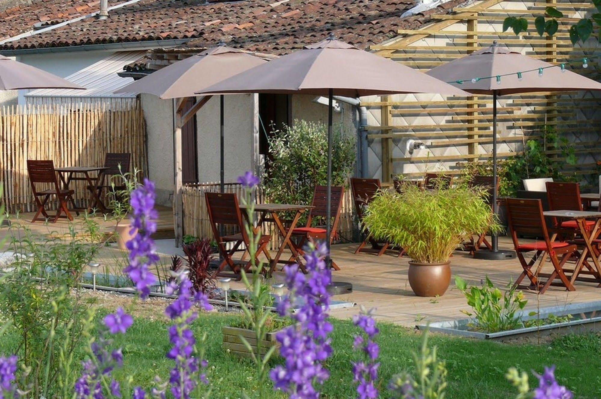Logis Hotel Restaurant La Barguillere Saint-Pierre-de-Rivière Exteriör bild