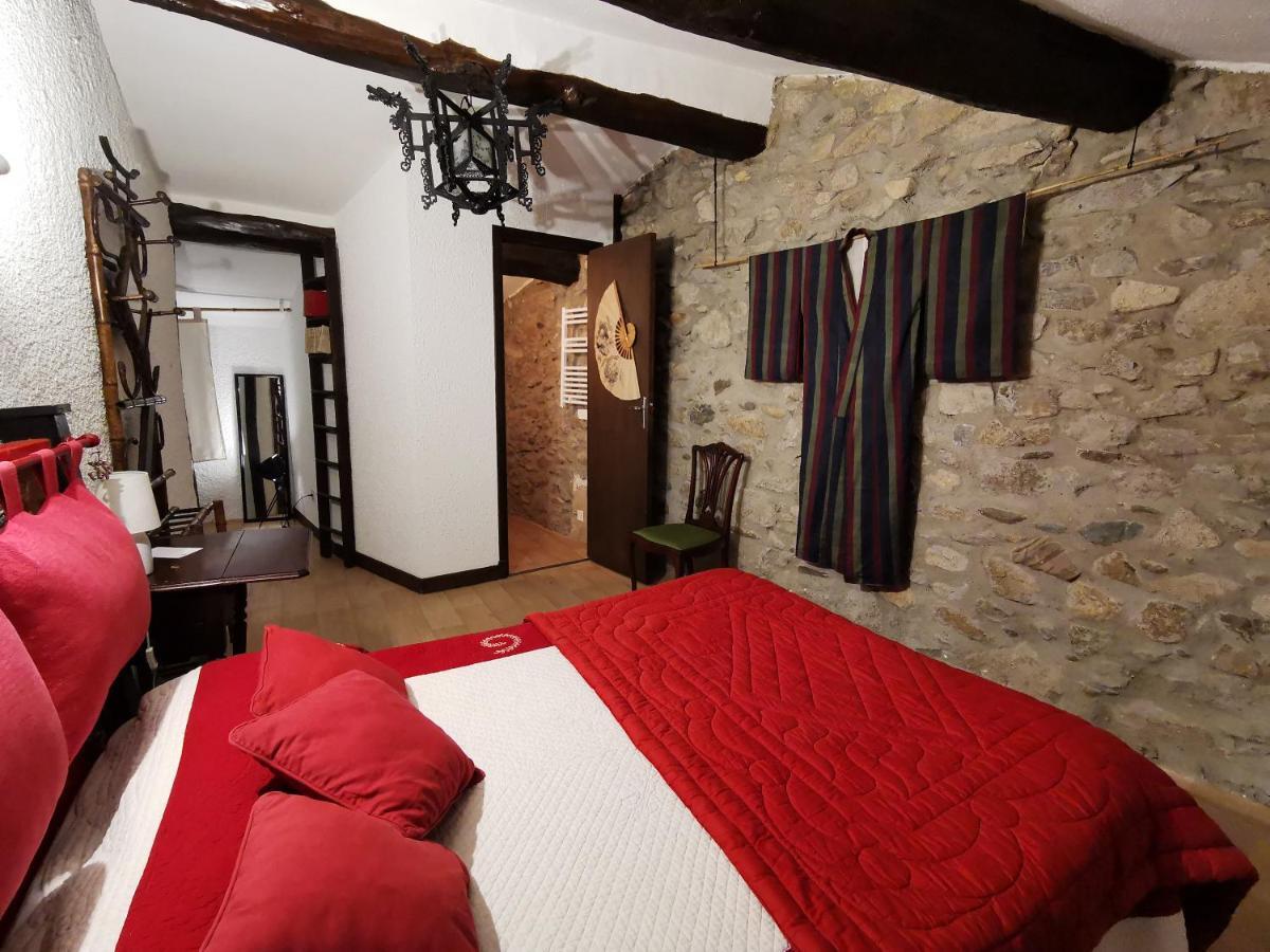Logis Hotel Restaurant La Barguillere Saint-Pierre-de-Rivière Exteriör bild